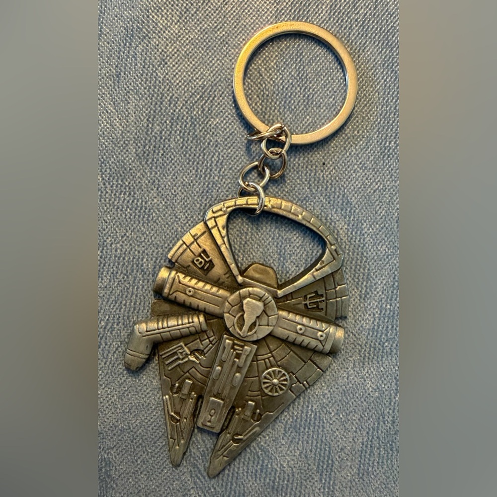 Star Wars Millennium Falcon Bottle Opener/Keychain New